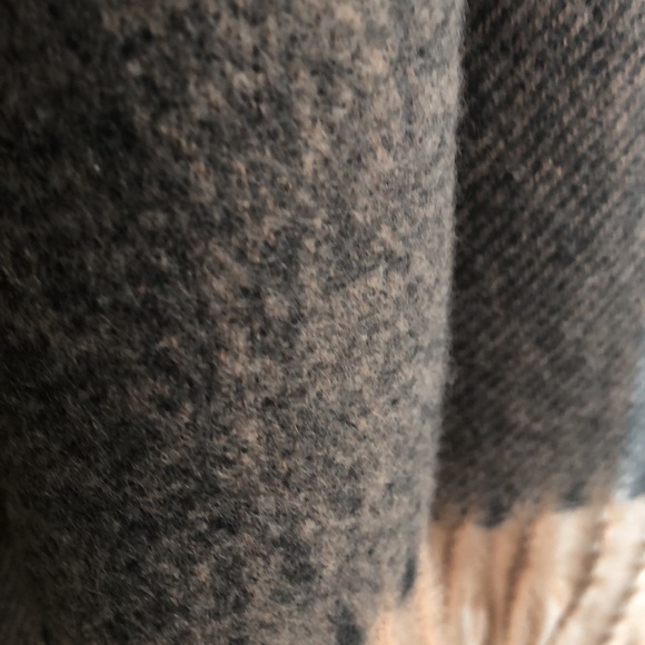 💥💥SALE💥💥Gorgeous soft scarf, brand new. - Picture 5 of 6